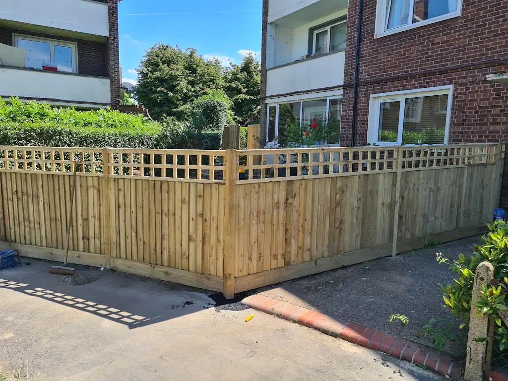 Closeboard featheredge fence panel installed with concrete posts and gravel boards by Bracknell Fencing LTD in Berkshire