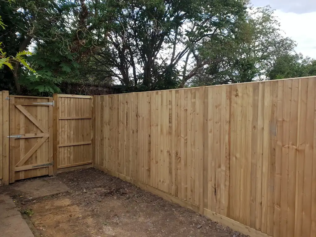 Closeboard featheredge fence panel installed with concrete posts and gravel boards by Bracknell Fencing LTD in Berkshire