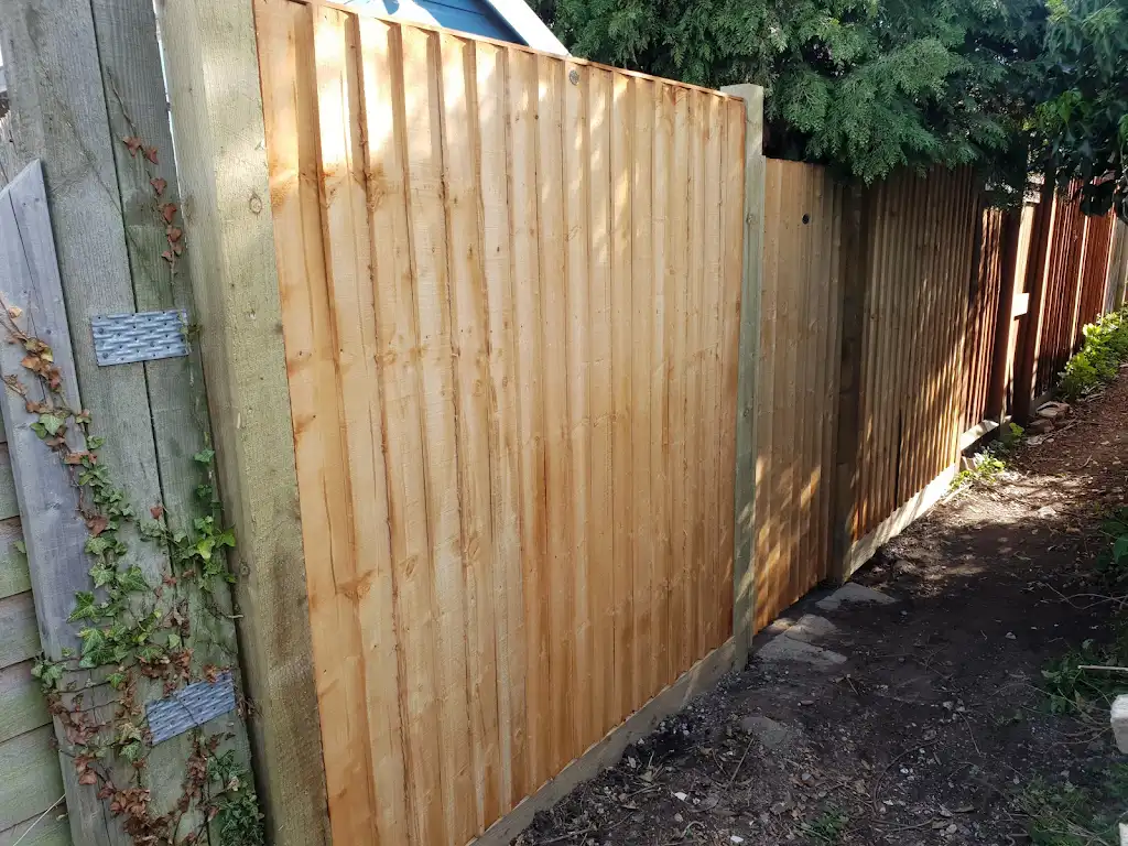 Closeboard featheredge fence panel installed with concrete posts and gravel boards by Bracknell Fencing LTD in Berkshire