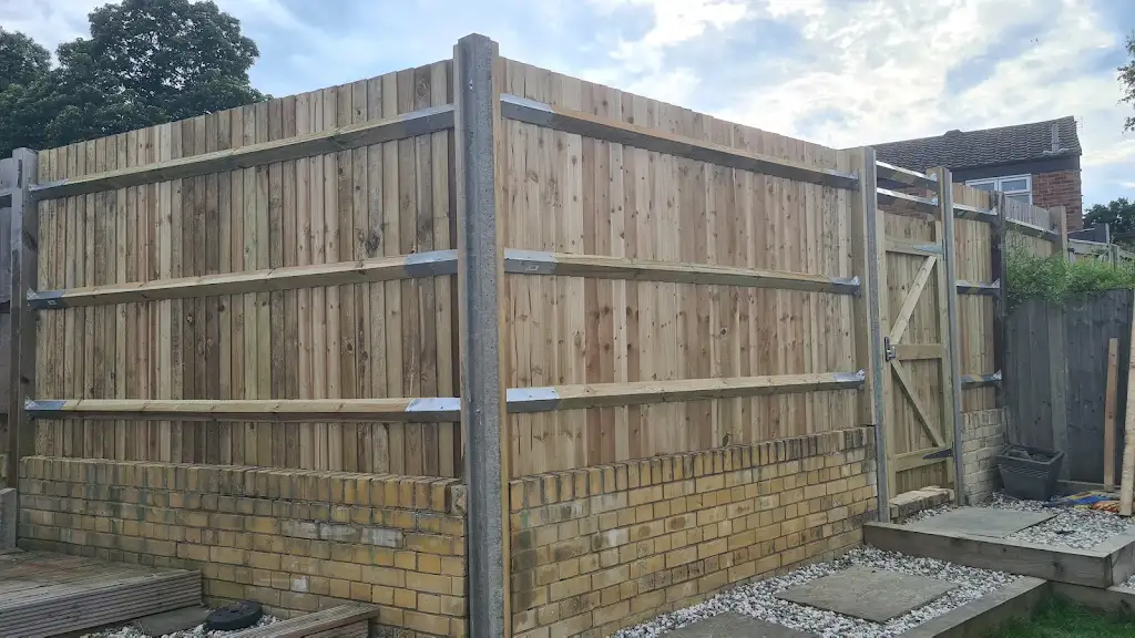 Closeboard featheredge fence panel installed with concrete posts and gravel boards by Bracknell Fencing LTD in Berkshire