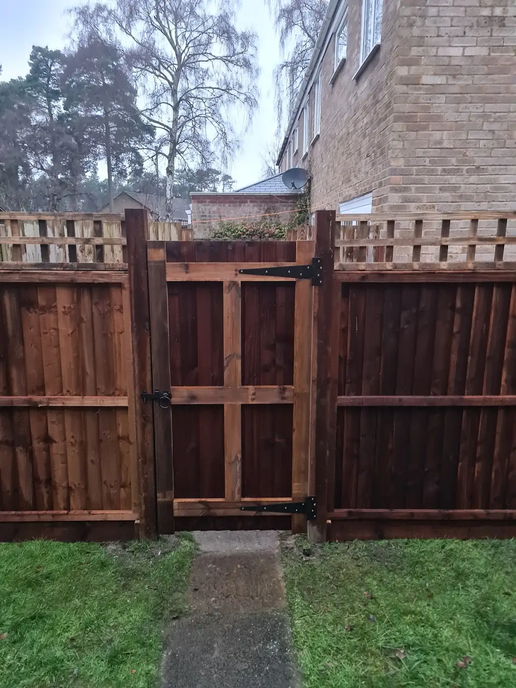 Made-to-measure timber garden gate with braced frame and galvanised ironmongery fitted by Bracknell Fencing LTD in Berkshire