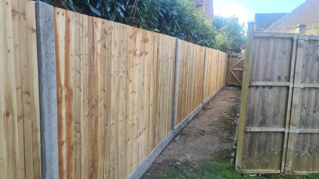 Closeboard featheredge fence panel installed with concrete posts and gravel boards by Bracknell Fencing LTD in Berkshire
