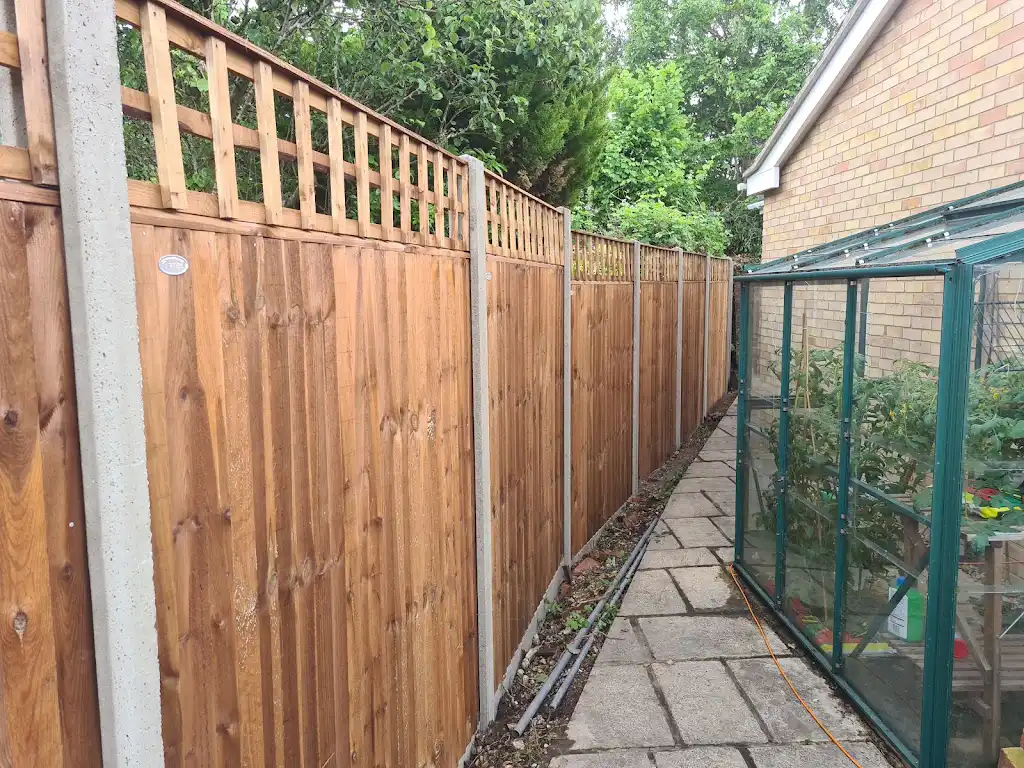 Closeboard featheredge fence panel installed with concrete posts and gravel boards by Bracknell Fencing LTD in Berkshire