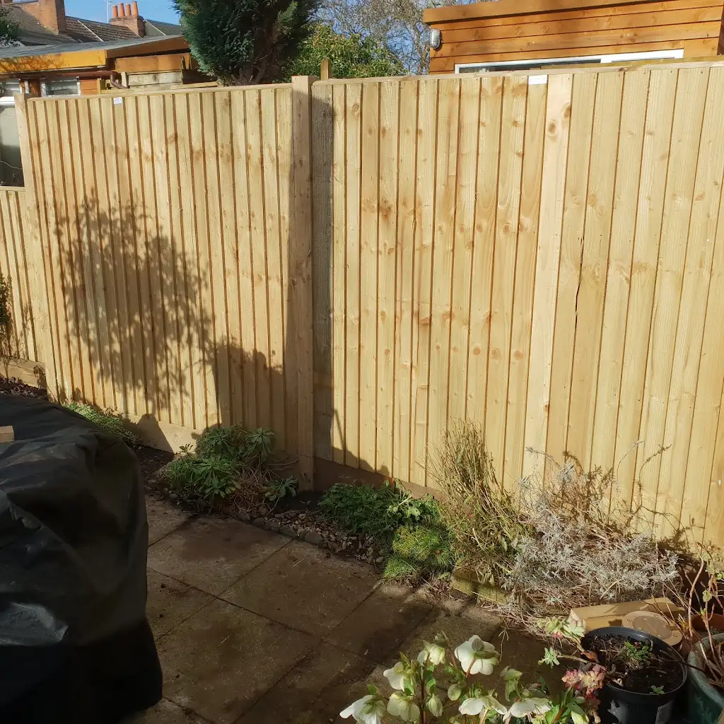 Closeboard featheredge fence panel installed with concrete posts and gravel boards by Bracknell Fencing LTD in Berkshire